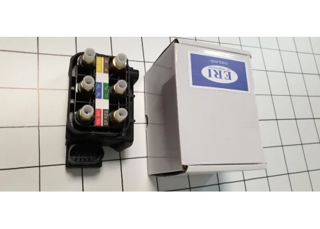 Блок клапанов пневмоподвески Mercedes W251