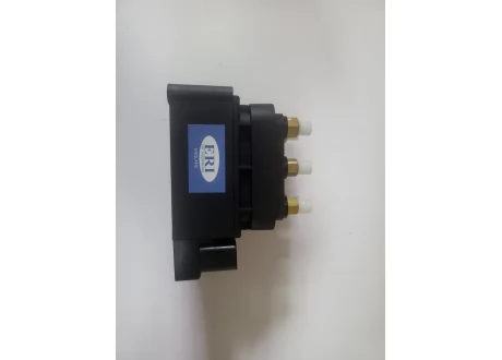 Блок клапанов пневмоподвески Ауди A8 D4