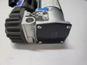 Компрессор пневмоподвески на Mercedes W213 E-Class Компрессор пневмоподвески на Mercedes W213 E-Class