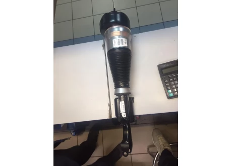 Пневмостойка передняя правая для Mercedes W222